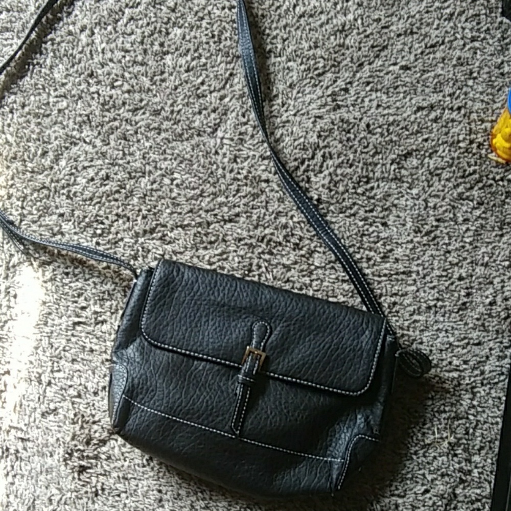 Black Lizclaiborne purse